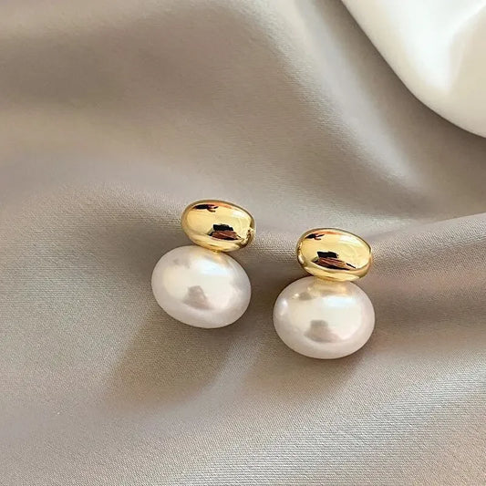 Elegant Gold Pearl Drop