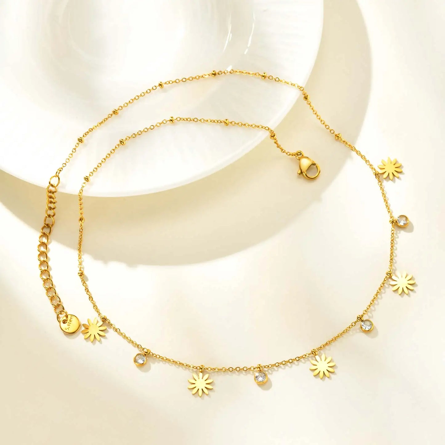 Dainty Flower Zircon Pendant Choker