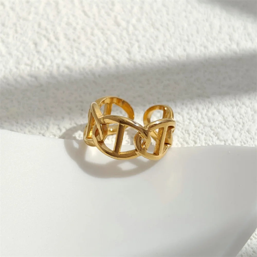 Gold Interlocking Open