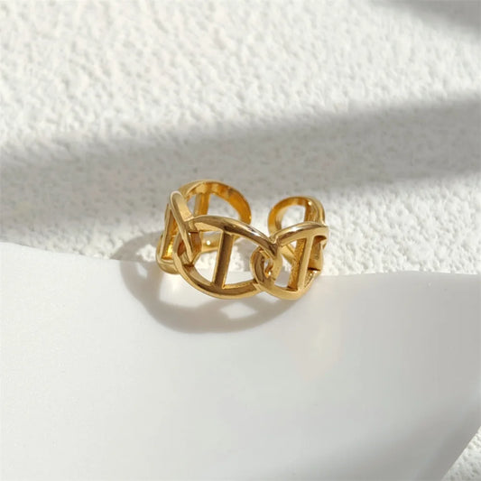 Gold Interlocking Open