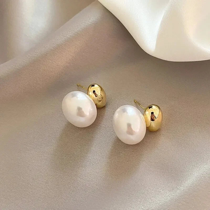 Elegant Gold Pearl Drop